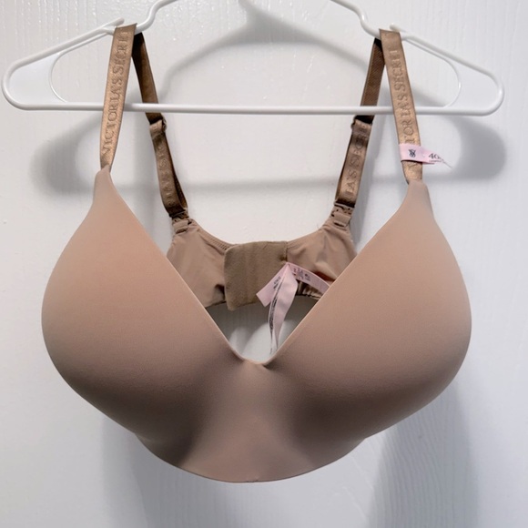 Victoria's Secret Nude Wireless Bra Size 40DD - Picture 1 of 2